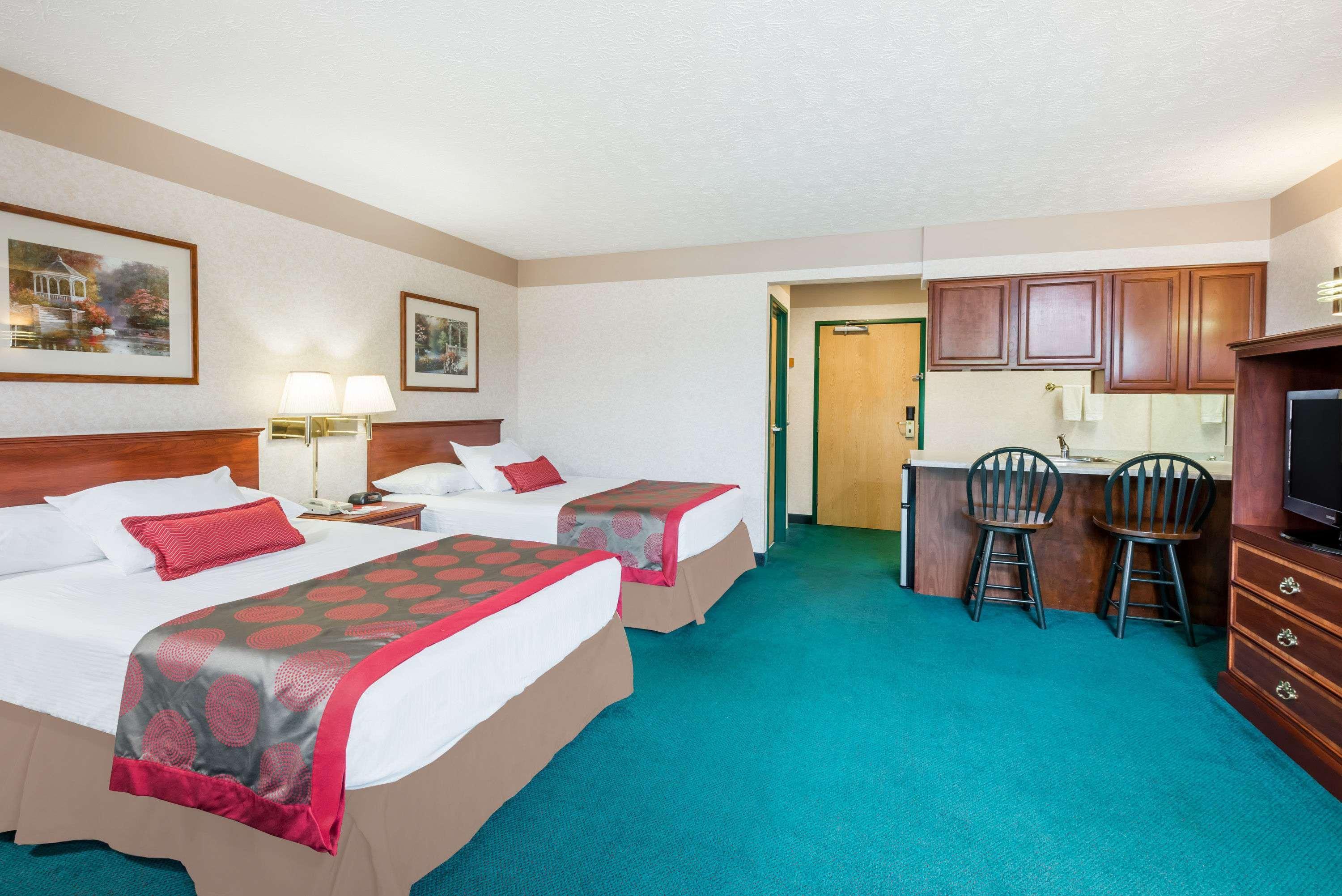 Ramada By Wyndham Strasburg Dover Экстерьер фото