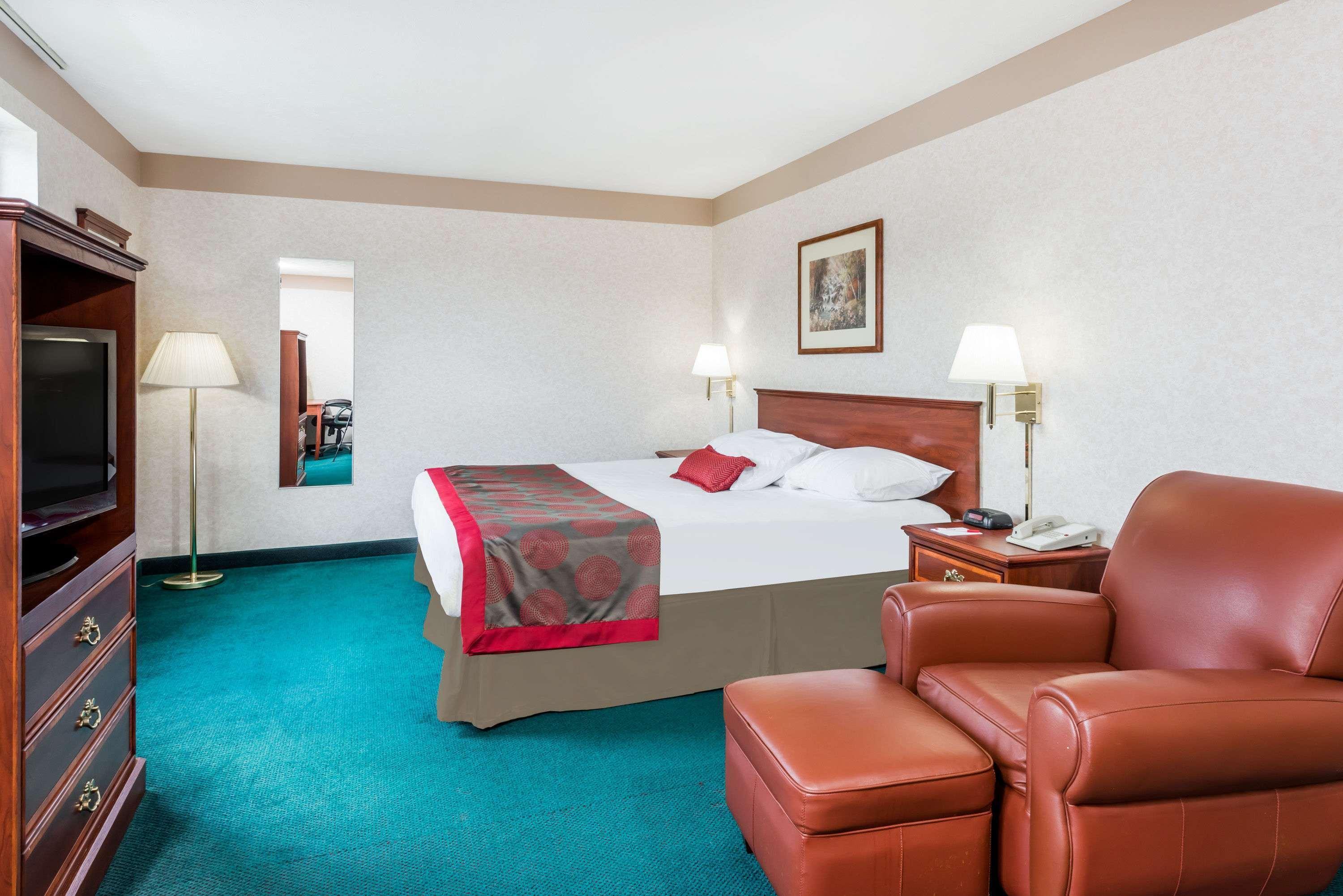 Ramada By Wyndham Strasburg Dover Экстерьер фото