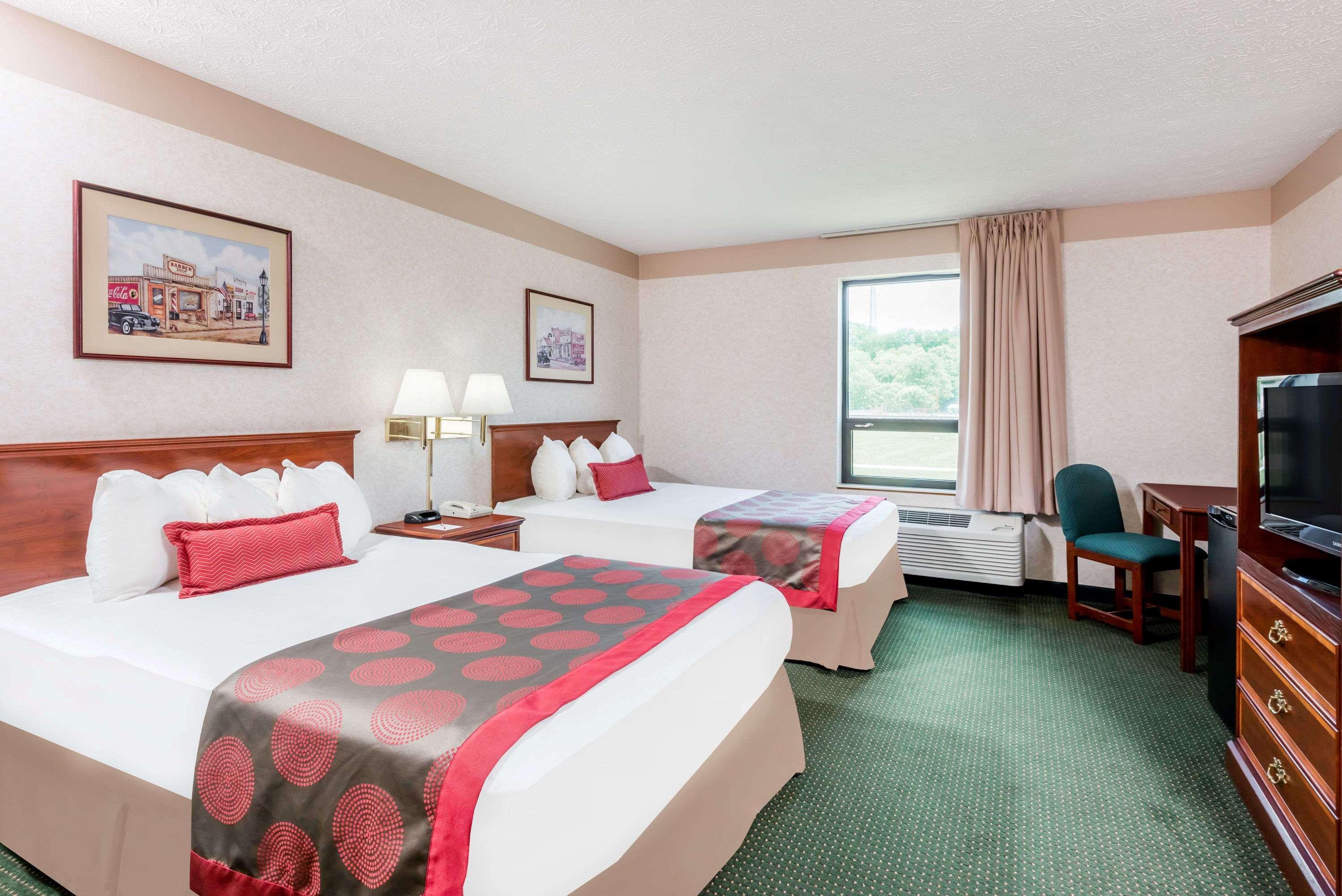 Ramada By Wyndham Strasburg Dover Экстерьер фото