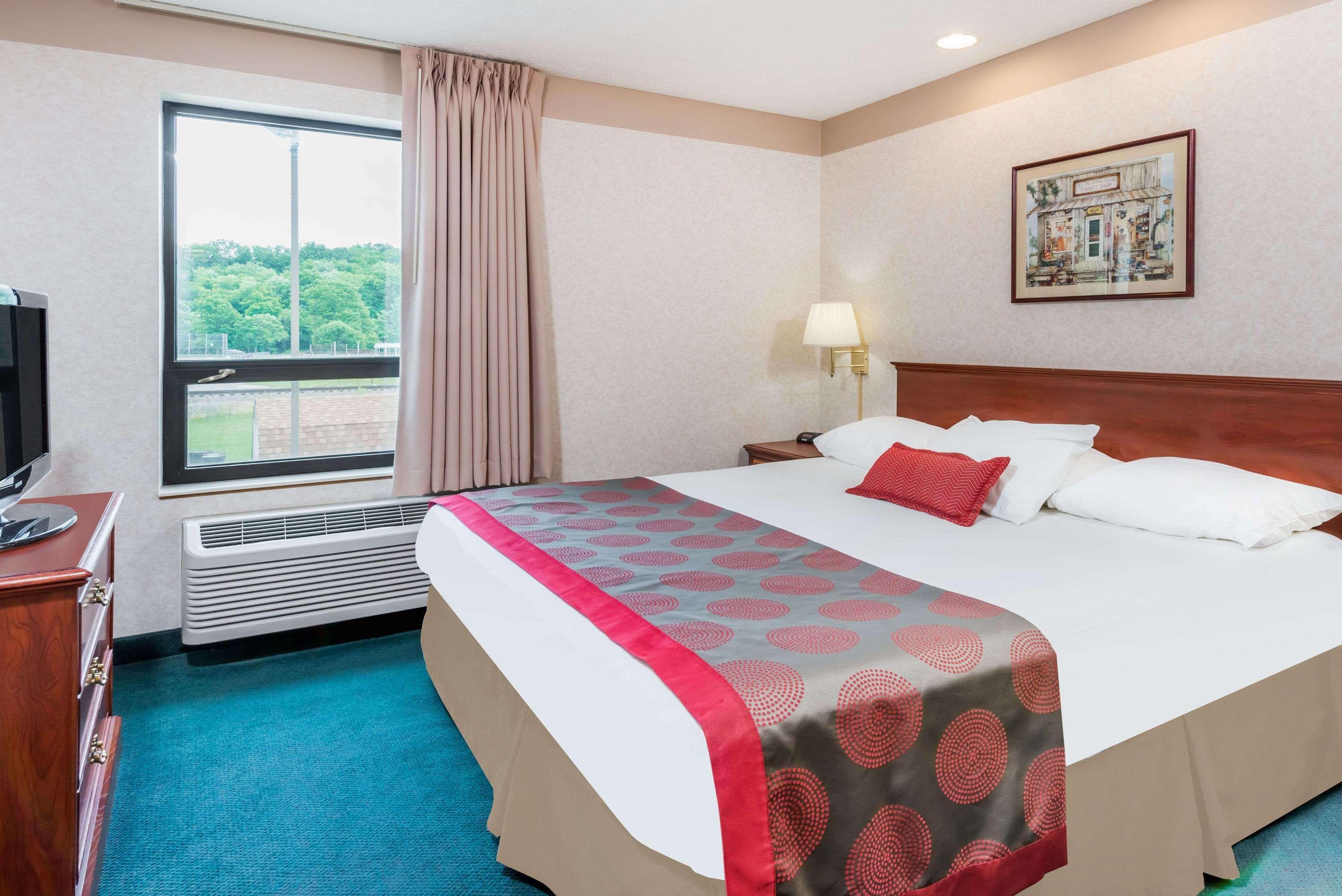 Ramada By Wyndham Strasburg Dover Экстерьер фото