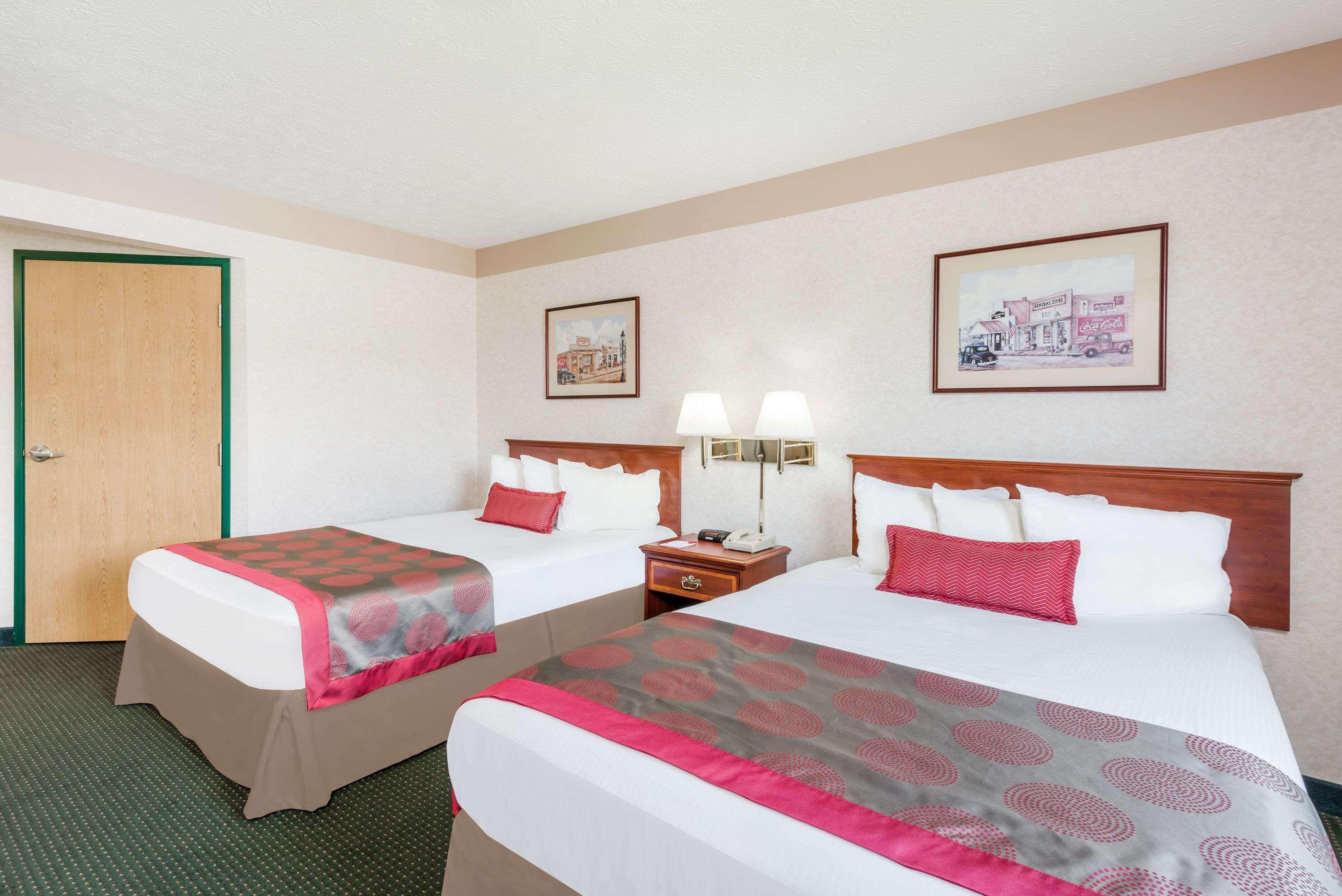 Ramada By Wyndham Strasburg Dover Экстерьер фото