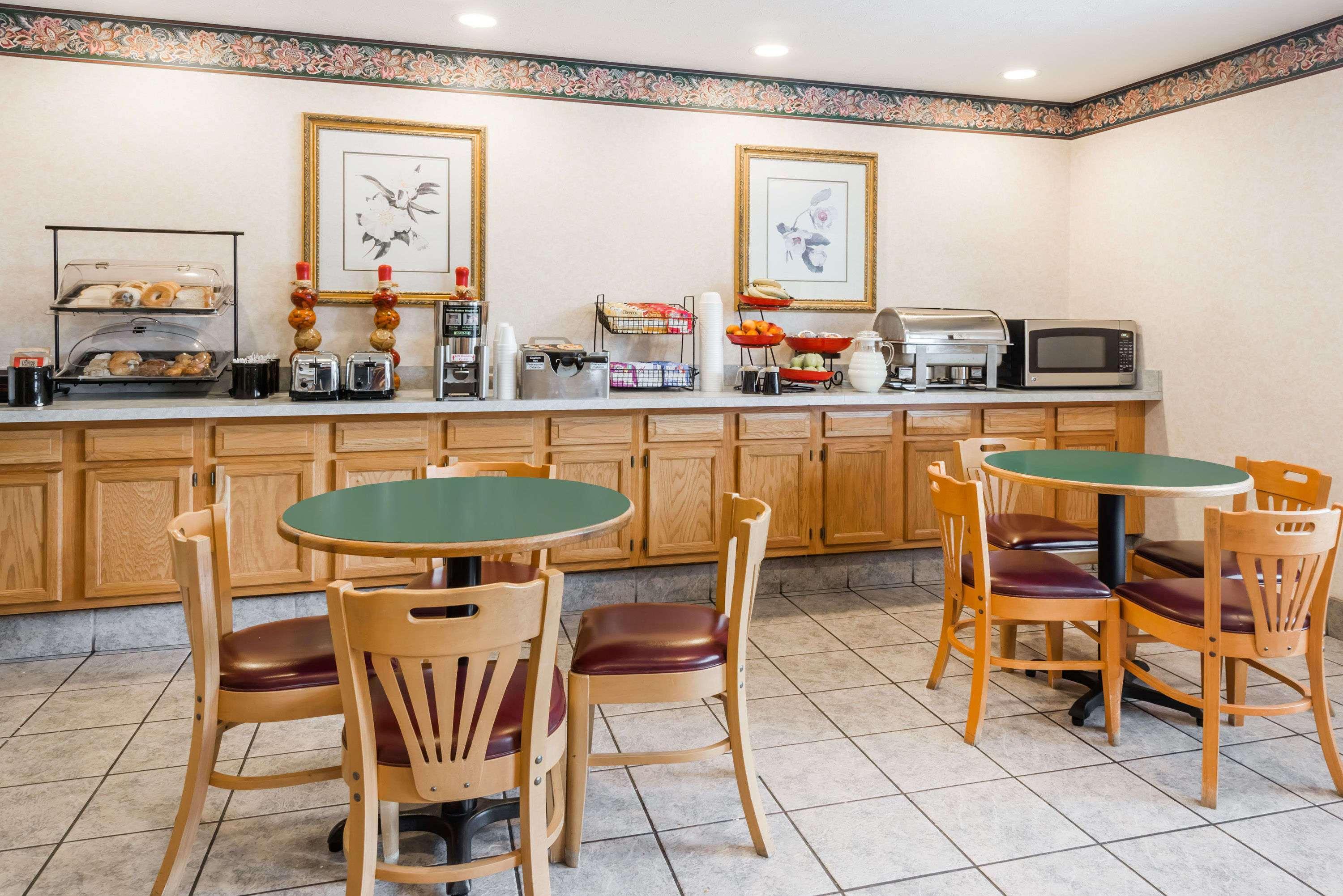 Ramada By Wyndham Strasburg Dover Экстерьер фото
