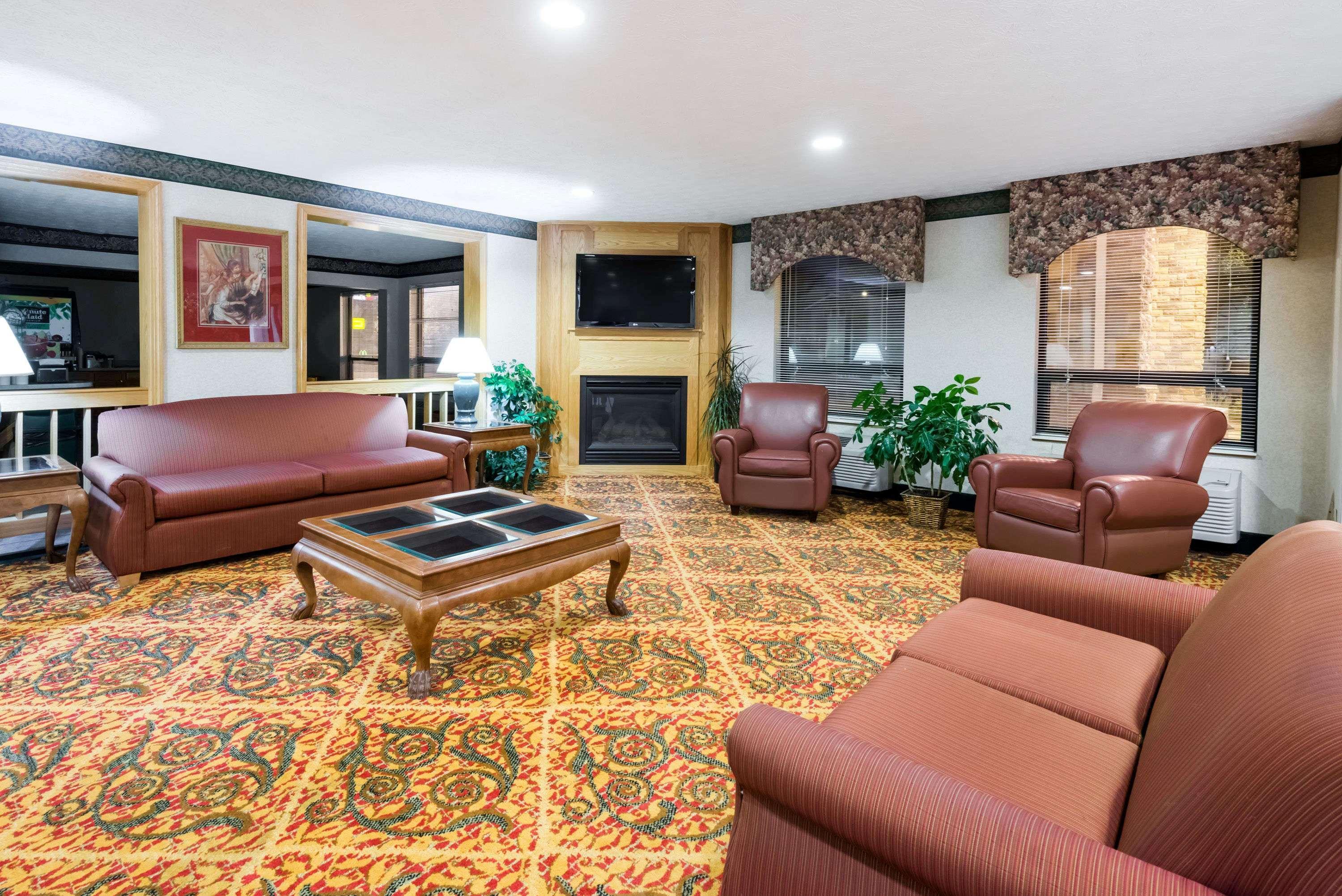 Ramada By Wyndham Strasburg Dover Экстерьер фото